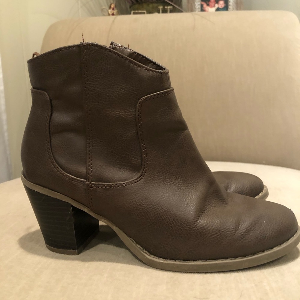 Brown. Leather booties
